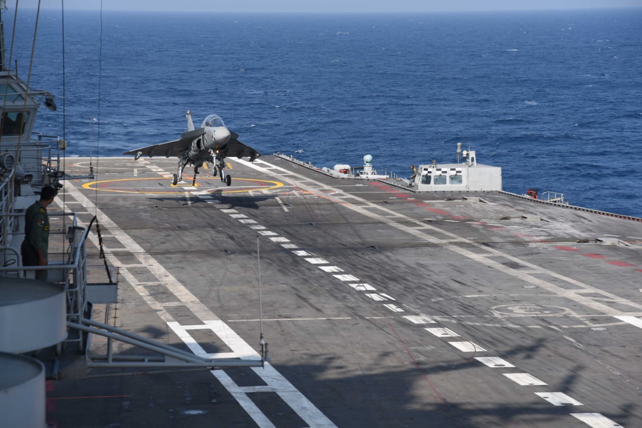 LCA Navy successfully lands on Vikramaditya